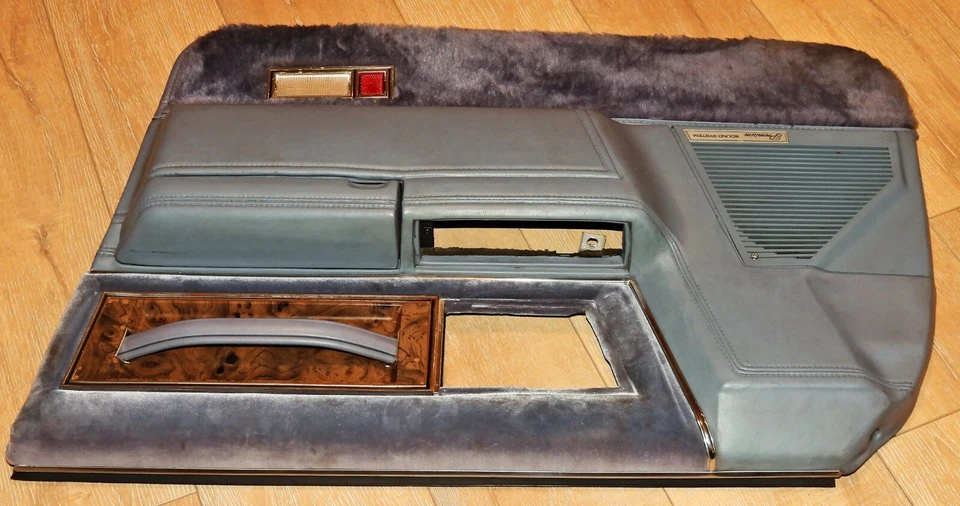 Lincoln Continental 1982 1983 OEM panel de puerta delantera lado del pasajero - azul Foto 2 de 4