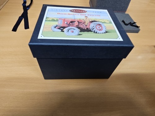 VINTAGE BRITAINS DAVID BROWN 900 TRACTOR WITH PLINTH 08716 BOXED - Picture 11 of 13