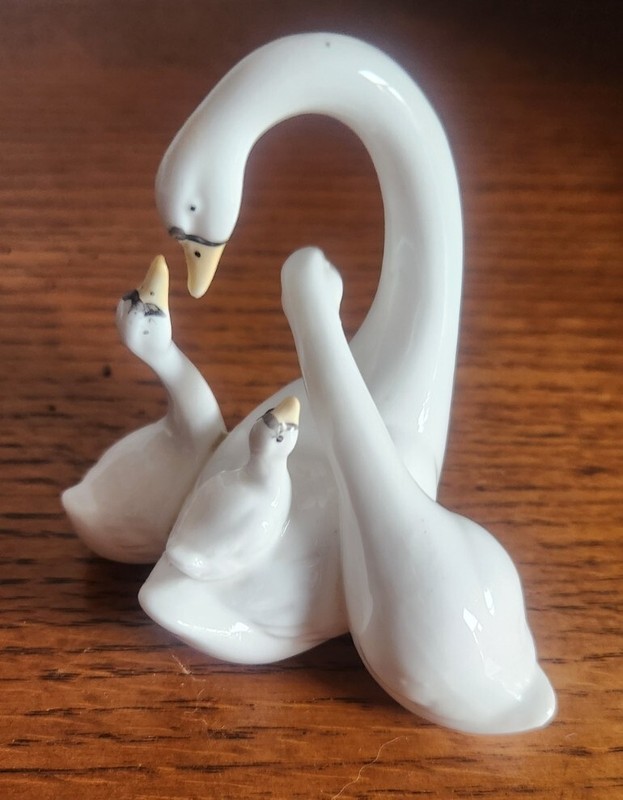 Vintage Porcelain Family Figurine Mother & Cygnets Keypoint Co. Inc.