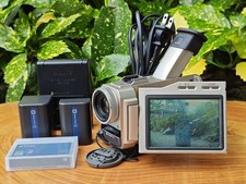 93396 Sony DCR-TRV10 MiniDV Camcorder Nightshot NTSC Tested w/ Charger