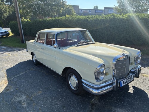 1964 Mercedes-Benz 200-Series