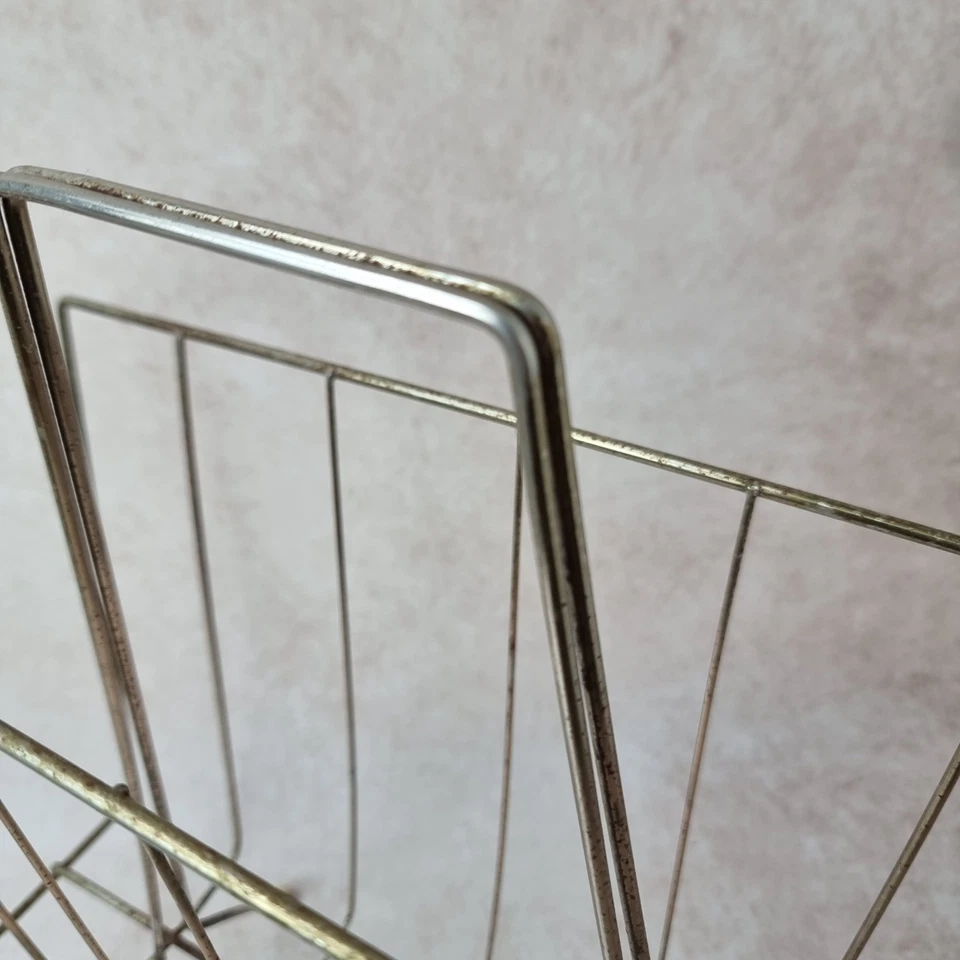 Porte-Revues Vintage en Métal Doré - À Restaurer - Photo 2/4