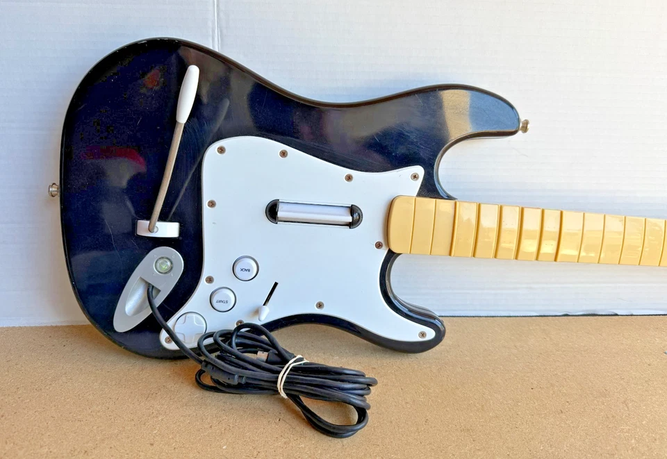 Harmonix Rock Band Guitar Controller 822152 Black & White Xbox 360 - Image 2 of 4