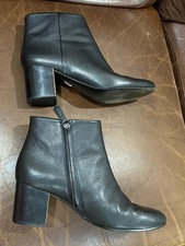LN Tory Burch 9.5M Black Leather Zip Bootie B...