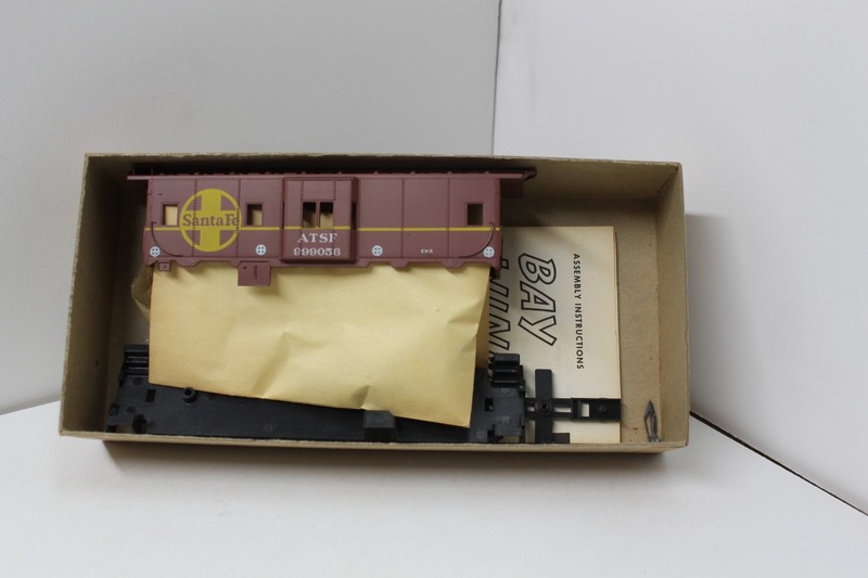 Athearn 1286 HO Scale Bay Window Caboose ATSF 999056 Santa Fe Pre-owned