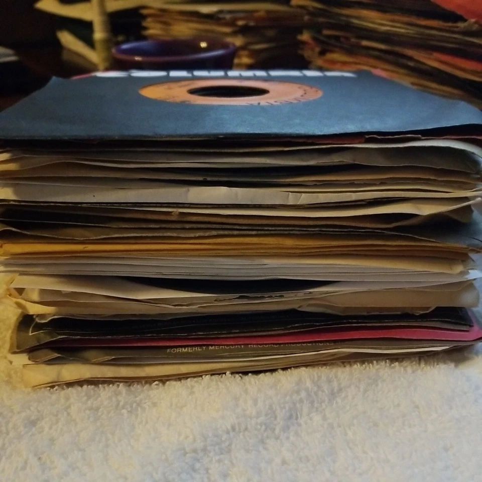 Лот (30) случайных винтажных виниловых пластинок 45 об/мин 7 дюймов музыкальный автомат рок поп кантри соул - Изображение 3 из 3