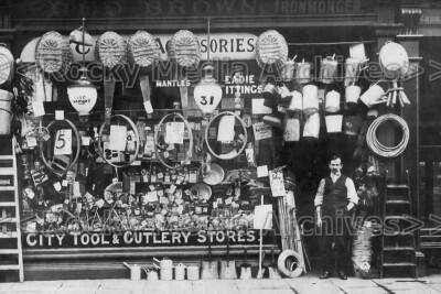 Ppc-69 Fred Brown Ironmonger, Ladenfront, 31 Hessle Road, Hull Yorkshire. Foto