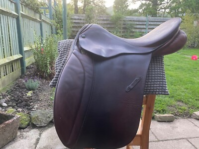Stubben Seigfreid VSD dressage saddle 17 seat width 32 W UK