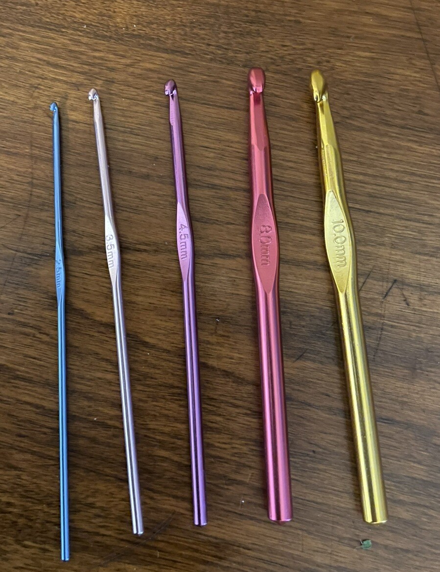 SET of 5 Unbranded Metal Crochet Hooks -Size 2.5mm,3.5mm,4.5mm,8mm