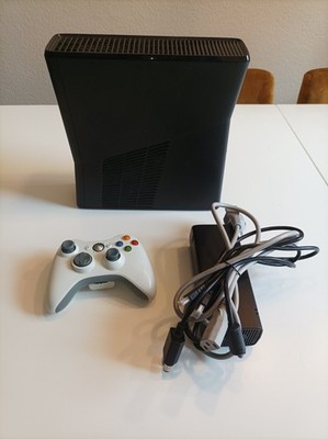 Xbox 360 S Slim / RGH 1.2 JTAG / Stealth Server / 250 GB / Basis-Zubehörpaket