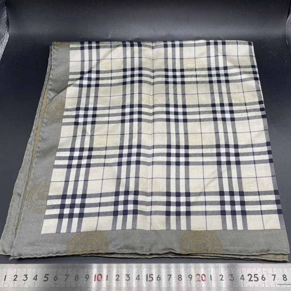 Mini bufanda pañuelo a cuadros gris BURBERRYS de algodón de seda sin usar Foto 4 de 4