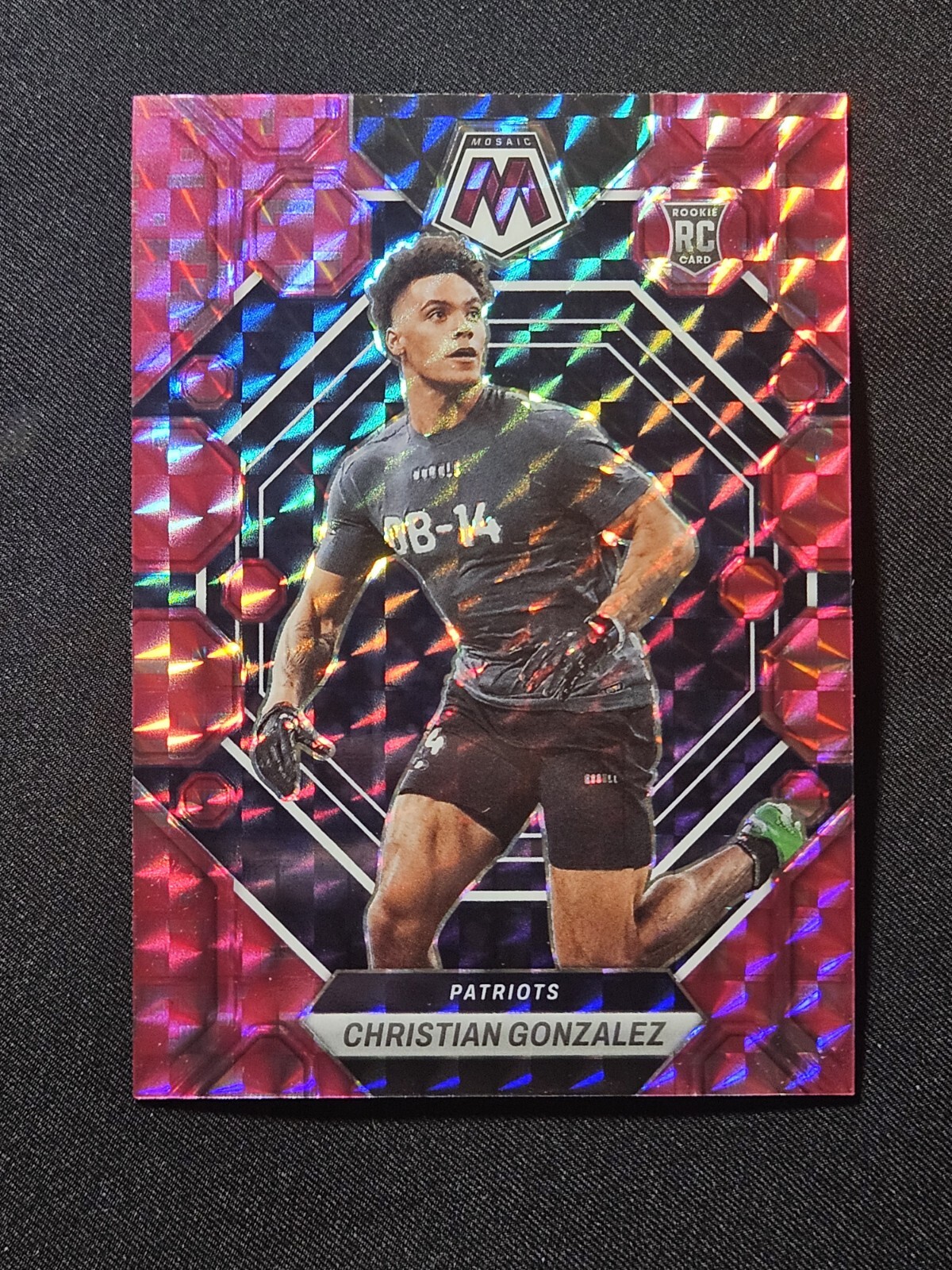 2023 Panini Mosaic #300 Christian Gonzalez Camo Pink Mosaic