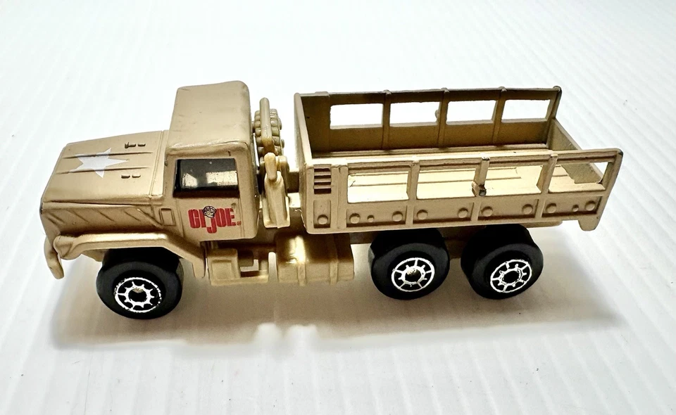 Camión de transporte de tropas Maisto GI Joe M-923 A1 de 6 ruedas beige en muy buena condición Foto 2 de 4
