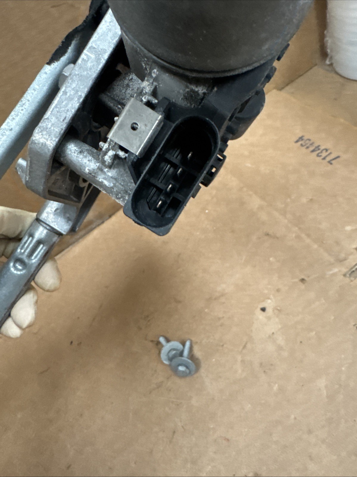 Audi R8 Front Windshield Wiper Motor Transmission 2008 2012 2014 2015 OEM 2725