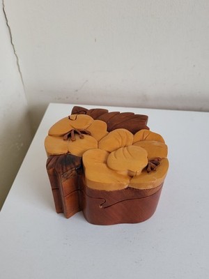 Handgefertigtes Holz Intarsien Puzzle Schmuckkästchen mit Blumenmuster