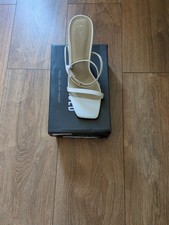 Missguided Barely There High Heel Block Heel In White Size uk 7NEW