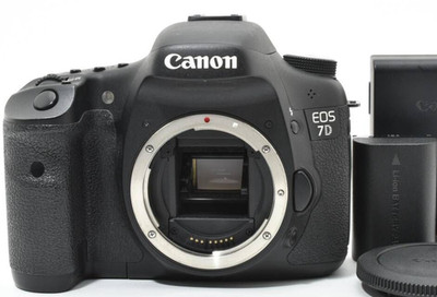 Canon EOS 7D APS-C DSLR Camera Body 18MP 17552 Shutter Count from Japan