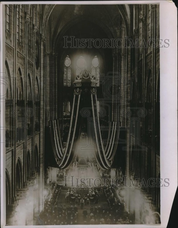 1920 Press Photo Interior of the Notre Dame Cathedral during funeral service