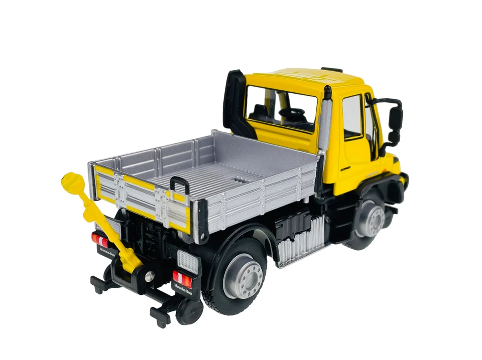 MAISTO MERCEDES-BENZ UNIMOG YELLOW 1:43 DIE CAST METAL MODEL NEW IN BOX  - Image 2 of 4