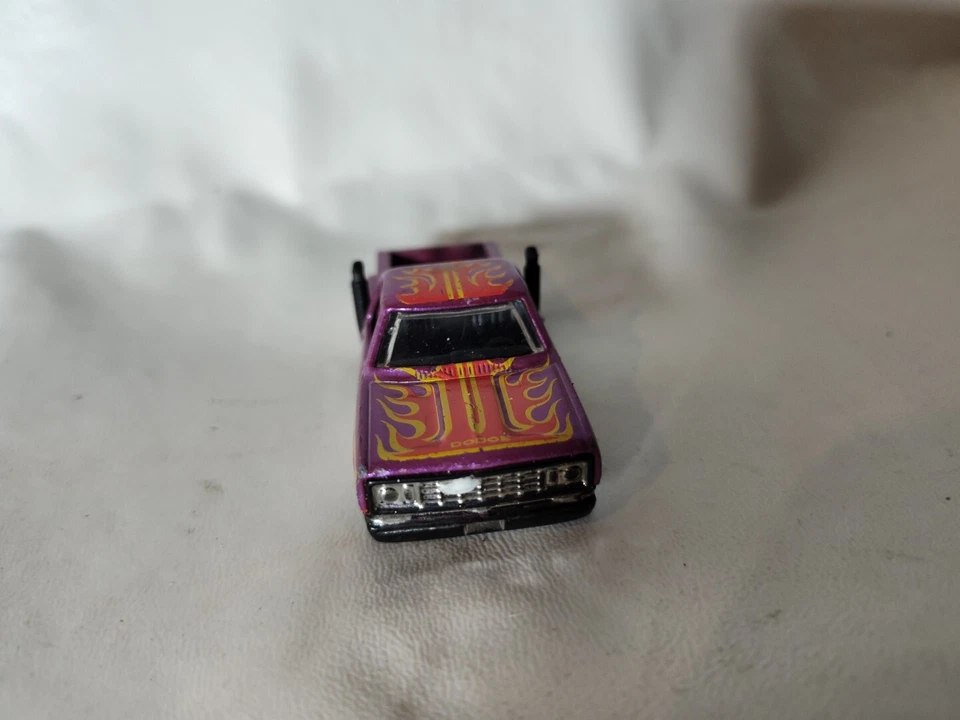 Camión Dodge Lil Red Express 1978 púrpura Hot Wheels Foto 2 de 4