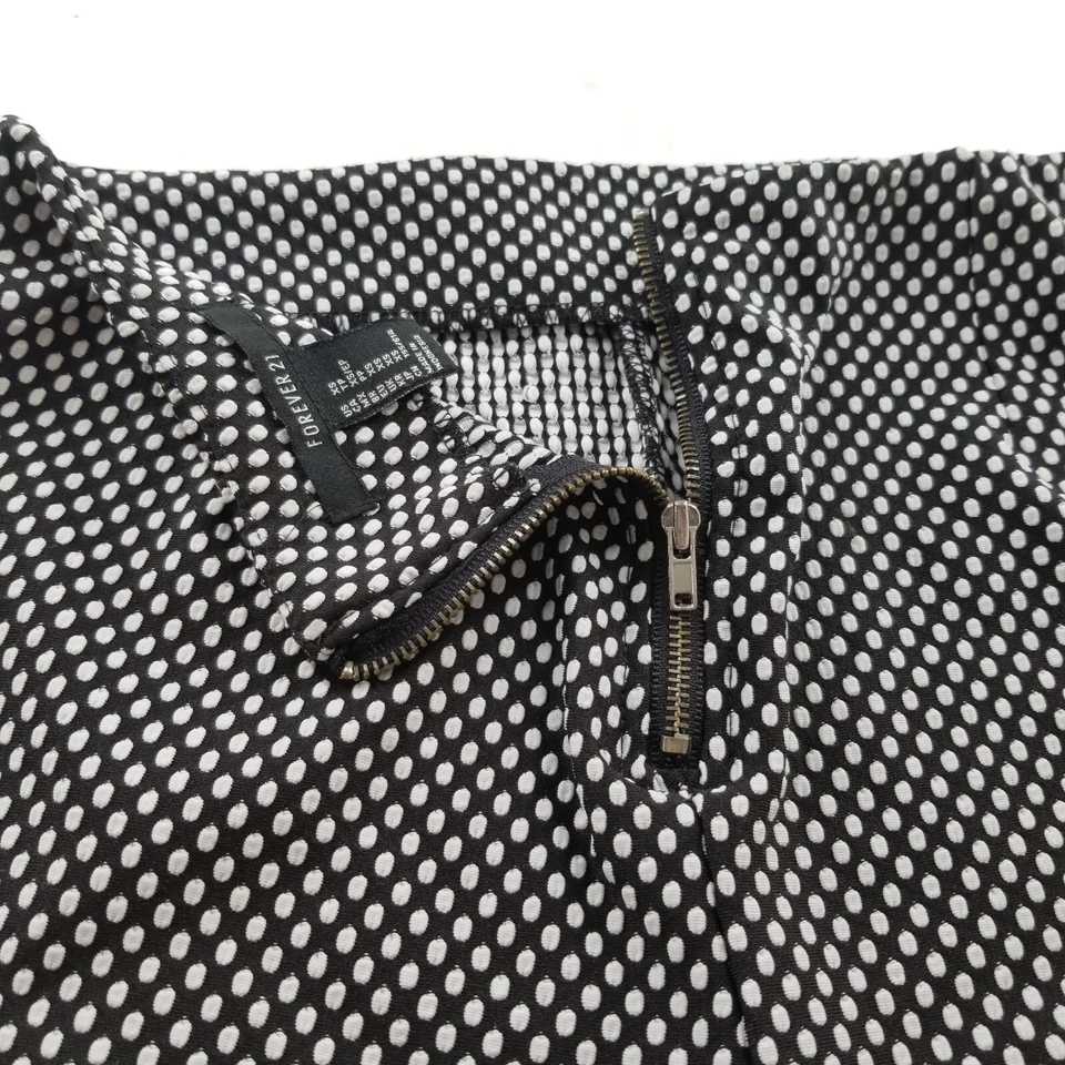 Forever 21 Short Womens XS Black White Polka Dots Stretch Casual Zip Closure - Image 3 of 4