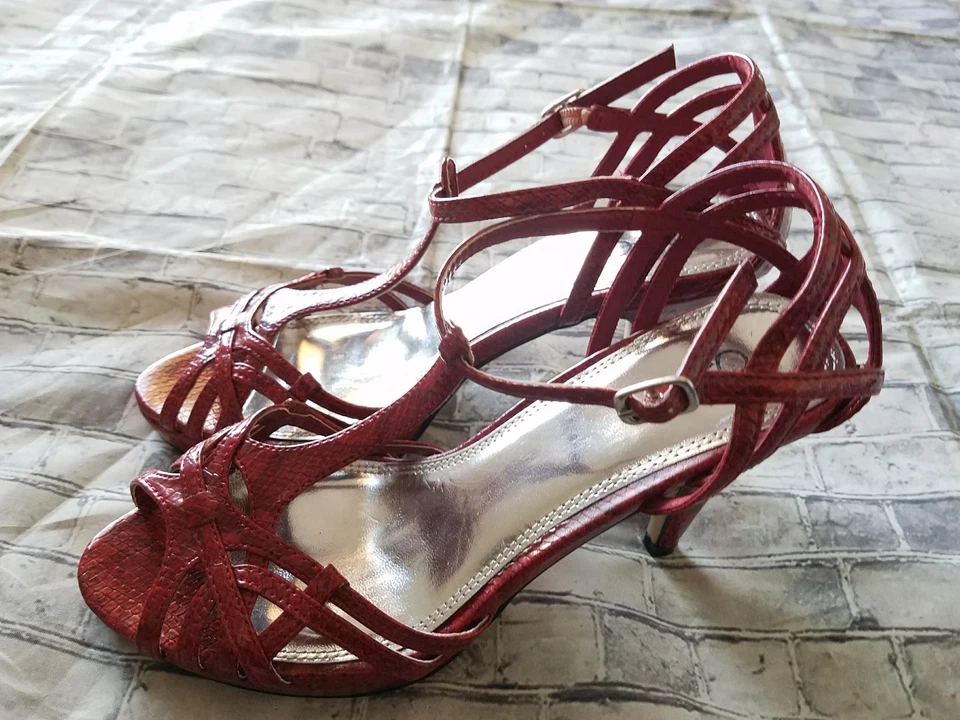 Cato 红色蛇纹印花 T 型带踝带露趾绑带高跟鞋 7M -a7 — 第 4/4 张图片