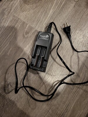Trustfire Multifunctional Lithium Battery Charger & Cable Model TR-001