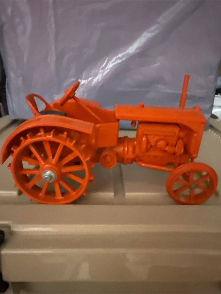 Allis Chalmers U 1/16 Diecast Farm Tractor Replica Collectible By Scale Models - Image 3 of 4