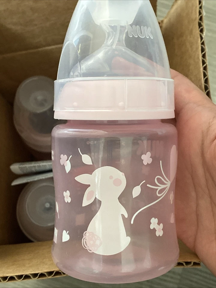 Biberón anticólicos de flujo suave NUK, 5 OZ, paquete de 4, conejo transparente Foto 3 de 4