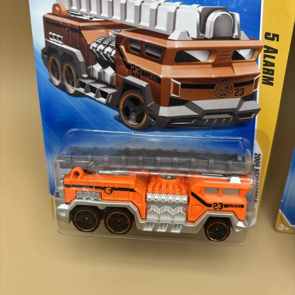Hot Wheels 2009 New Models 5 ALARM Lot Of 2 Firetruck Red & Orange 06/42 F20 - Image 4 of 4