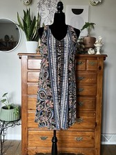 Ronni Nicole Paisley Sleeveless Dress Size 6 Boho V Neck Shift Knee Length