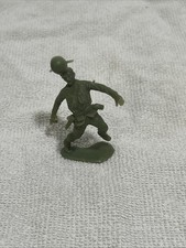Marx Toys Vintage Army Men Plastic 52mm Figure, Injured Soldier, Green