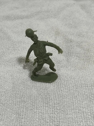 Marx Toys Vintage Army Men Plastic 52mm Figure, Injured Soldier, Green