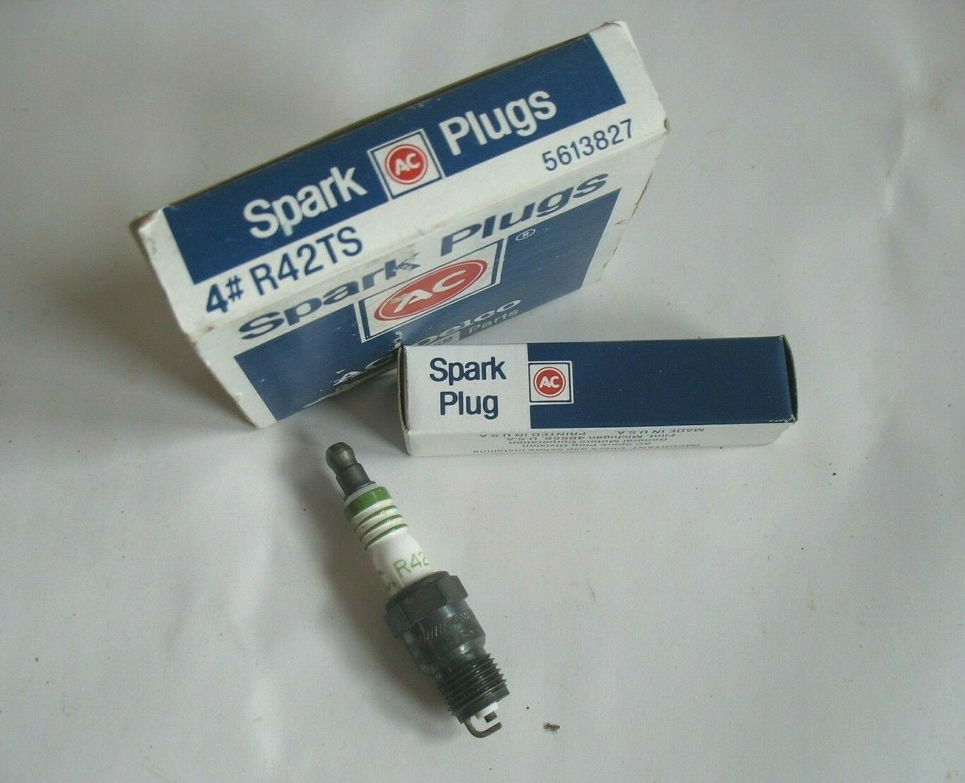 AC DELCO SPARK PLUGS Box of 4 R42TS GM# 5613827 