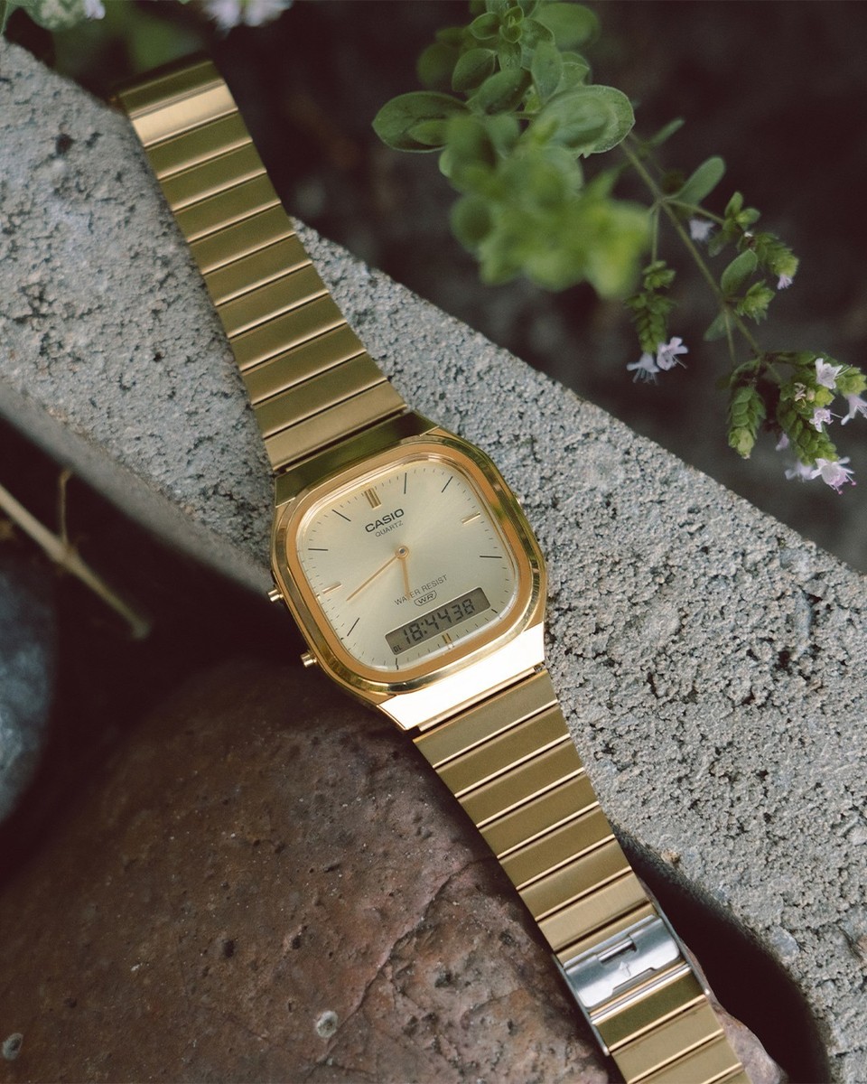 Casio AQ-240EG-9A Gold-Tone Analog Digital Vintage Retro-Modern