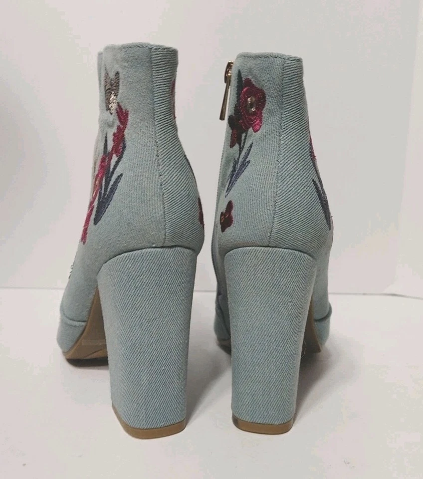 Botas bordadas de bambu Namaste denim flor/borboleta pele sintética forrada tamanho 7 - Imagem 2 de 4