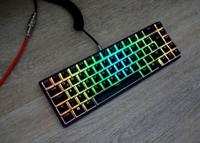 GLORIOUS GMMK 2 (65%) Gaming Tastatur Schwarz + Coil Cable   Top! Wie Neu
