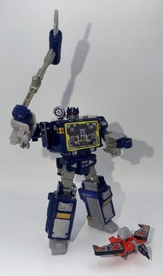 Netflix WFC Trilogy Soundwave with Laserbeak and Ravage (Loose)