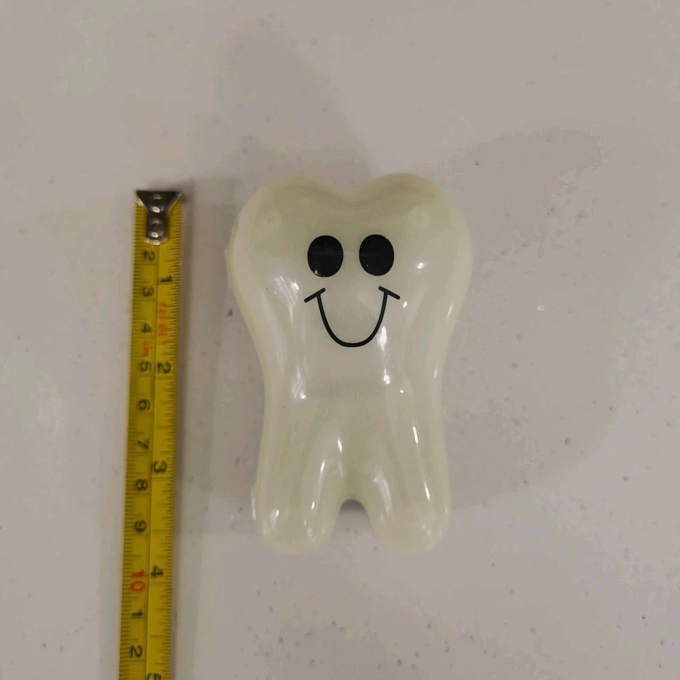 Caja de hadas de dientes Toysmith Brilla en la oscuridad 2010 Estuche con soporte de dientes sonrientes Foto 2 de 4