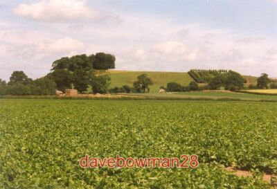 FOTO LODGE HILL EVELITH SHIFNAL DIES IST DER BLICK AUF DEN HÜGEL VON DER STRASSE. SU