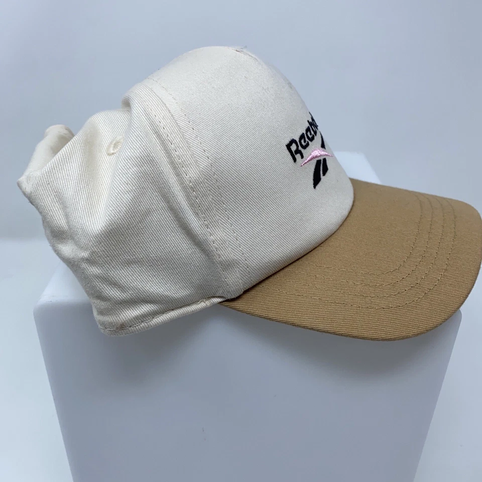 Boné traseiro Reebok x H&M infantil tamanho 2T-6 bege bordado logotipo alça de algodão novo - Imagem 2 de 4