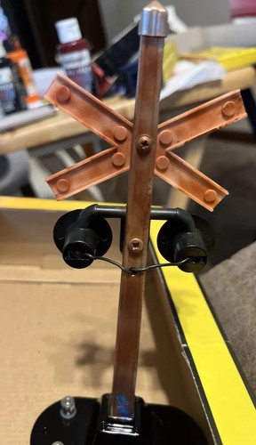 Custom Weatherd Rail King No. 154 AUTOMATIC HIGHWAY SIGNAL W/ Track Activated - Picture 8 of 10