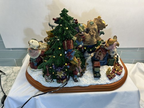 Danbury Mint Boyds Bears Skating Party Light Up Christmas Display Figurines - Picture 4 of 12