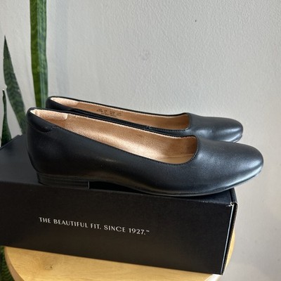 Naturalizer women s shoes Kari US 6.5 Black Leather-Look  New