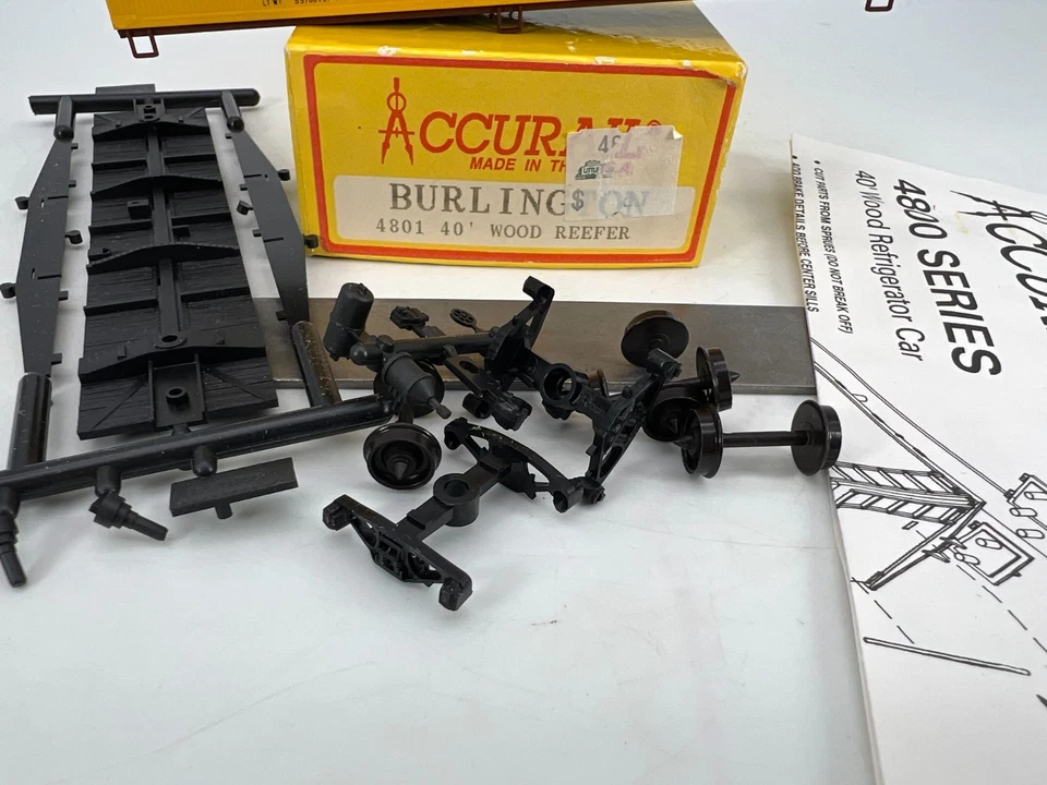 Accurail #4801 HO Scale Burlington 40' Wood Reefer Unassembled Kit w/ Box - Image 4 of 4