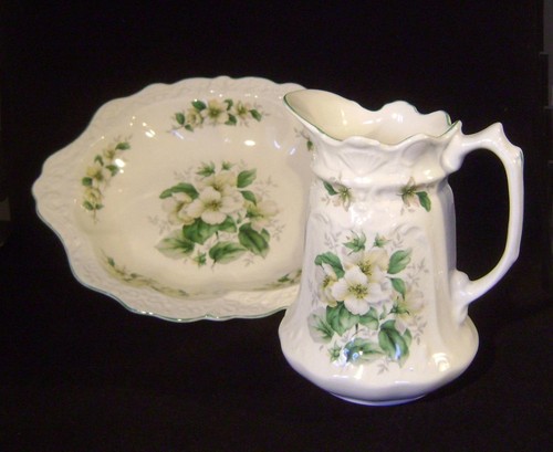 Vintage "Old Foley" Jug & Oval Bowl: Floral & Moulded Design: Mid C.20th - 第 1/11 張圖片