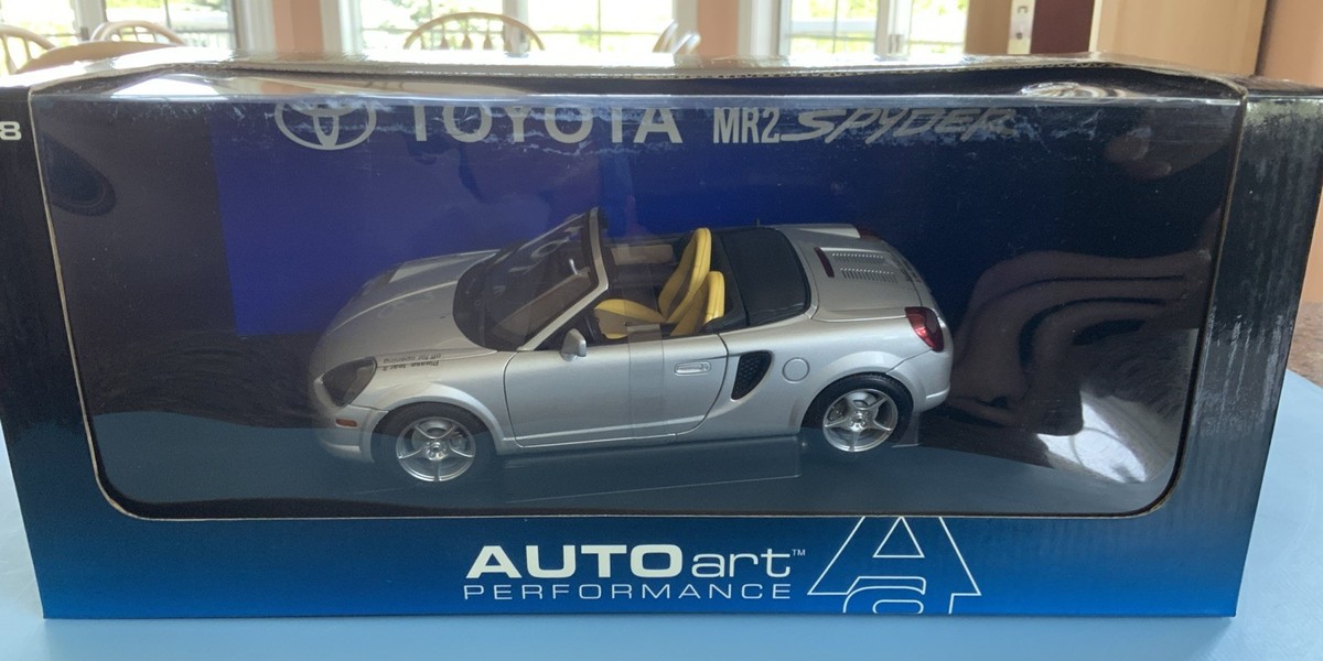オートアート1/18 トヨタMR2 SPYDER 1/18 AUTOart 2000 Toyota MR2 Spyder RHD (Yellow) Diecast Car