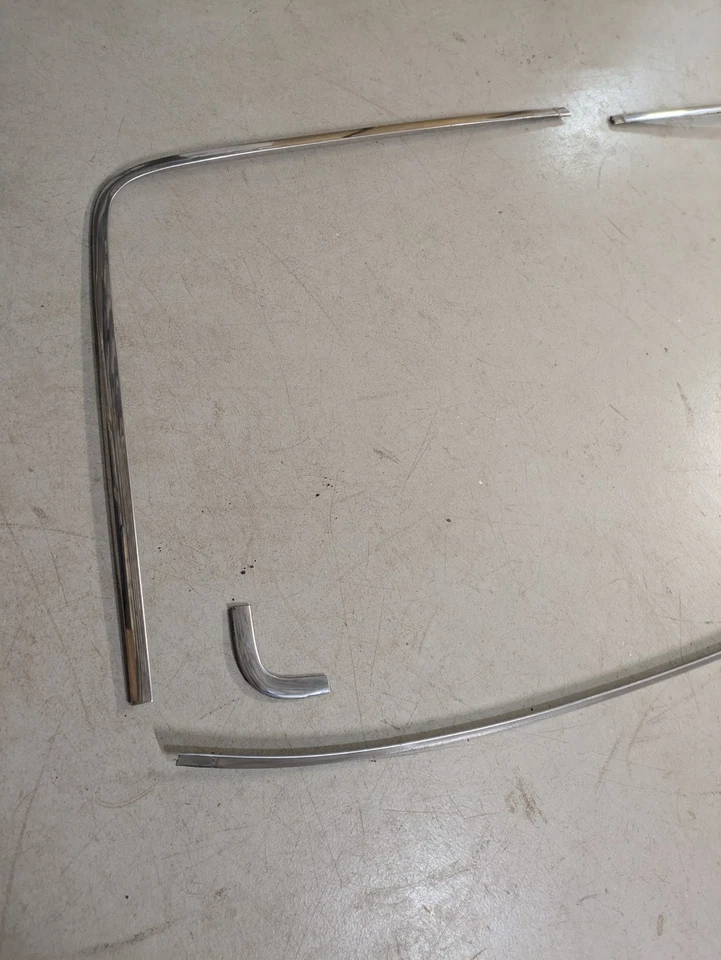 Molduras de parabrisas Plymouth Duster Demon 1970-1976 Dodge Dart Sport 1971 1972 Foto 2 de 4