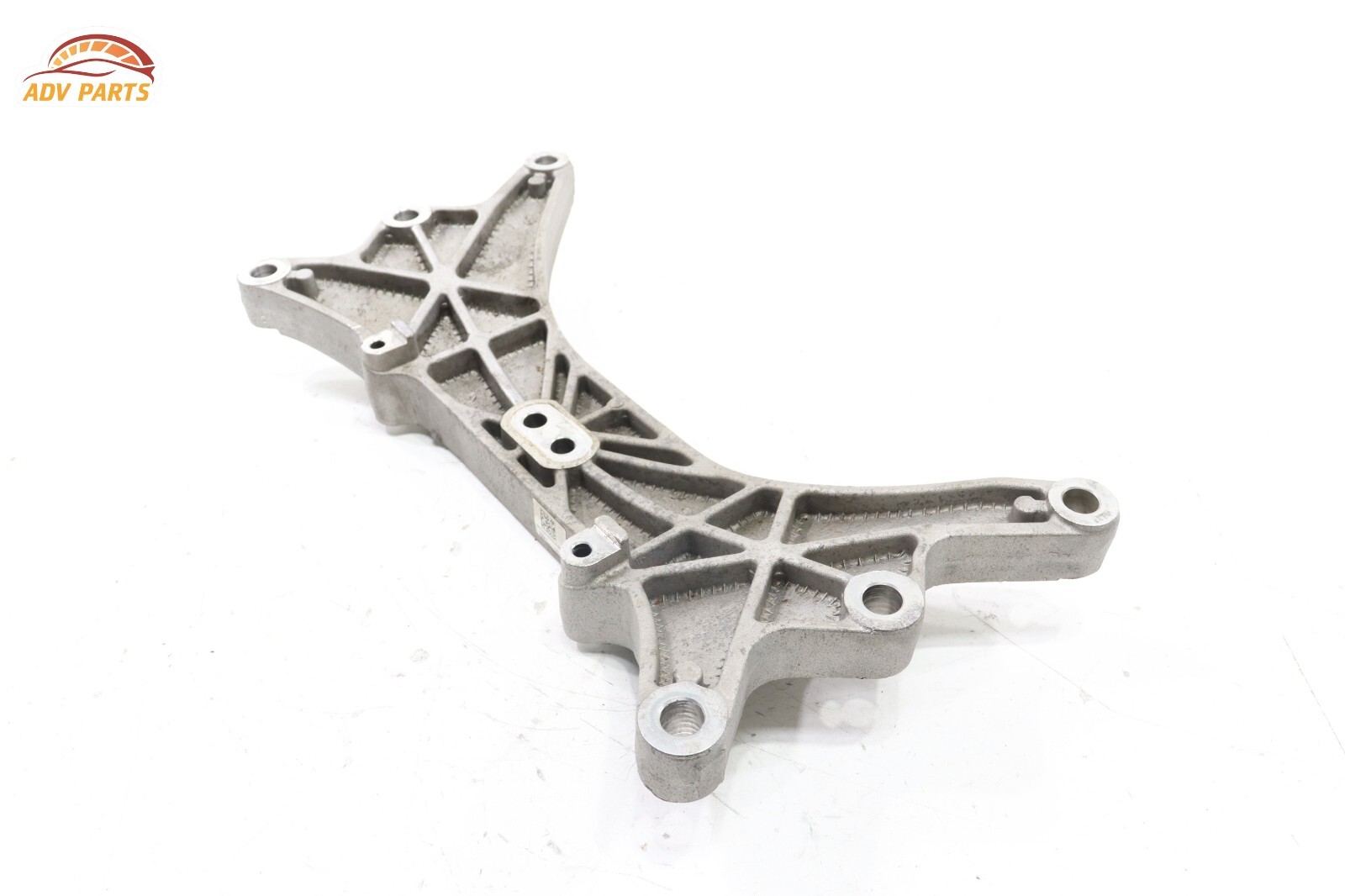 2014 - 2020 MASERATI GHIBLI RWD TRANSMISSION CROSSMEMBER MOUNT BRACKET OEM