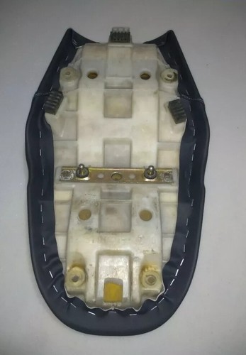 Funda de asiento de cuero hecha a mano Suzuki Bandit 250-400 - Imagen 3 de 8